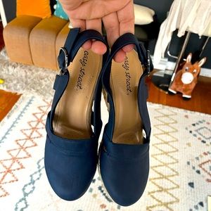 Super comfy NEVER WORN closed toe espadrille clogs wedge heel from Easy Street